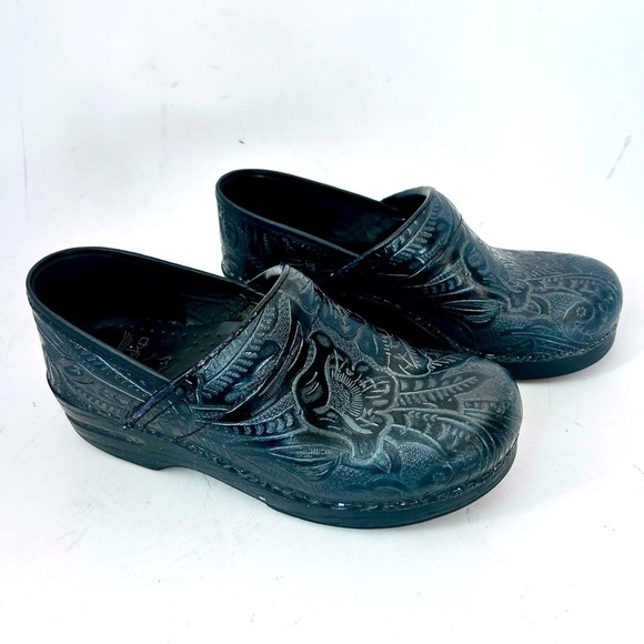 DANSKO Professional Black Floral Tooled Leather Embossed Womens Clogs 38 us 7.5 - Picture 2 of 12